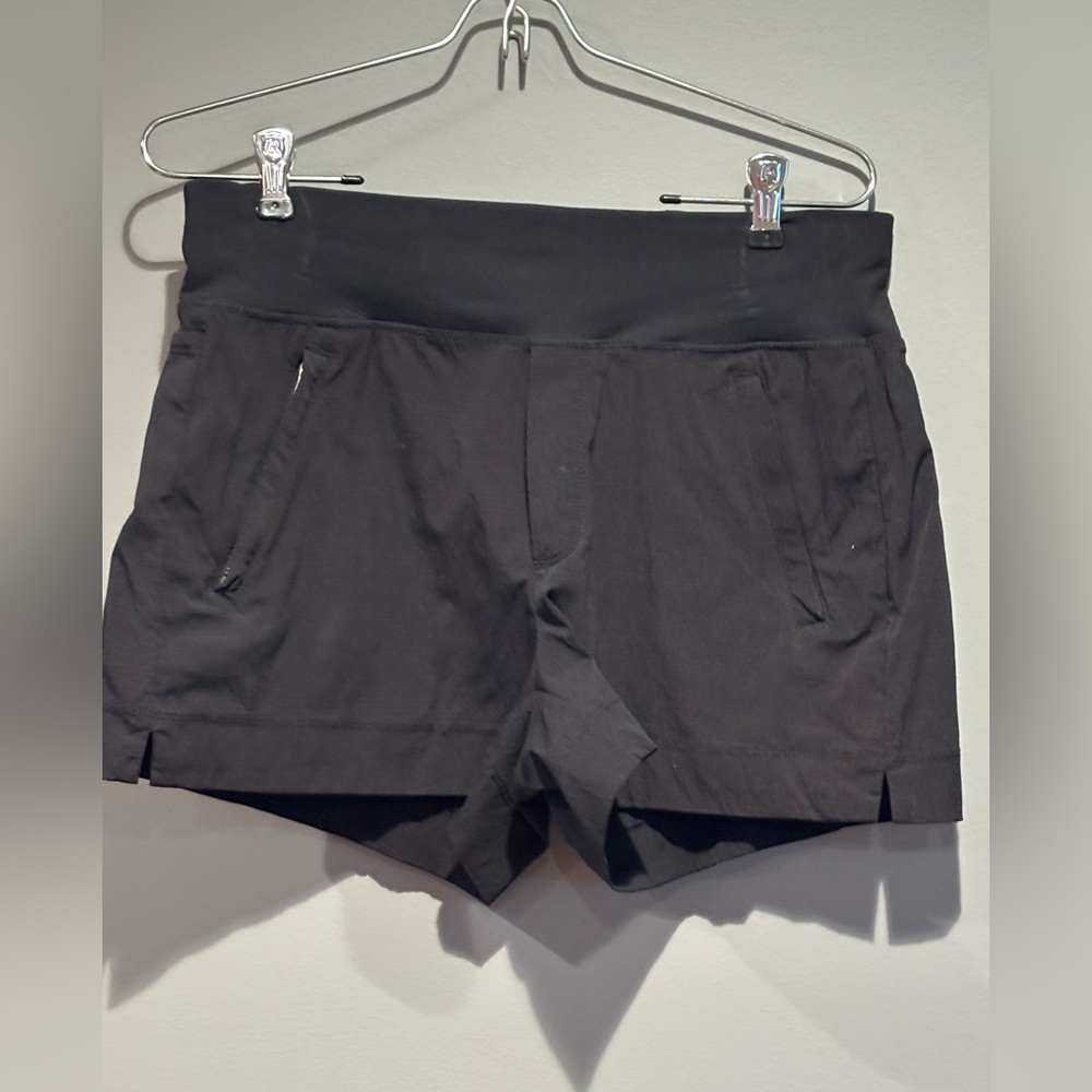 ATHLETA Trekkie North Shorts size 6